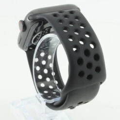 Reconditionné - Apple Watch Series 5 Nike 44mm 4G Gris/Noir - état Correct -Magasin De Sport reconditionne apple watch series 5 nike 44mm 4g grisnoir etat correct 2