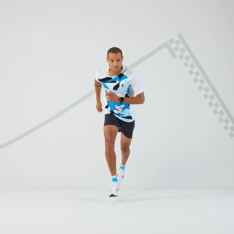 T-shirt De Running Respirant Homme - KIPRUN 900 Light Bleu Et Blanc 4 T-shirt De Running Respirant Homme - KIPRUN 900 Light Bleu Et Blanc – Image 2