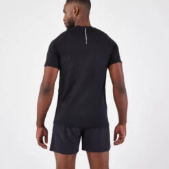 T-shirt De Running Sans Couture Homme - KIPRUN Run 500 Confort Noir 11 T-shirt De Running Sans Couture Homme - KIPRUN Run 500 Confort Noir -Magasin De Sport t shirt de running sans couture homme kiprun run 500 confort noir 2