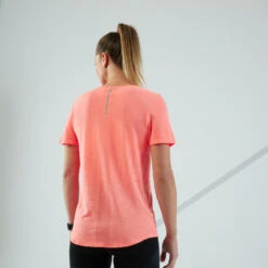 T-shirt Running Sans Couture Femme - KIPRUN Run 500 Confort Corail -Magasin De Sport t shirt running sans couture femme kiprun run 500 confort corail 2