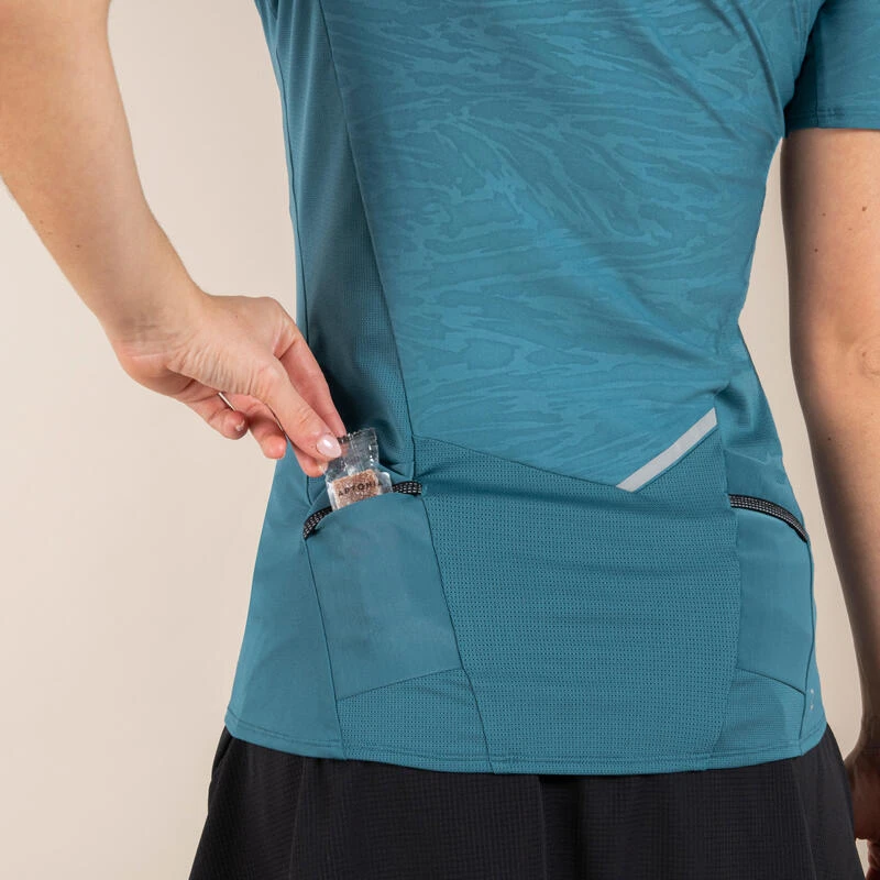 TEE SHIRT DE TRAIL RUNNING MANCHES COURTES ZIP FEMME BLEU 8 TEE SHIRT DE TRAIL RUNNING MANCHES COURTES ZIP FEMME BLEU – Image 6